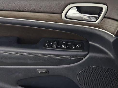 Used 2017 Jeep Grand Cherokee Overland w/ Jeep Active Safety Group image 23