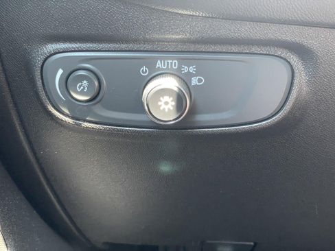 Used 2019 Chevrolet Equinox LT w/ Driver Convenience Package FWD image 31
