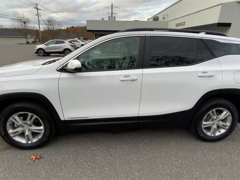 Used 2023 GMC Terrain SLE w/ Driver Convenience Package image 6