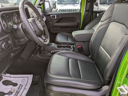 Used 2025 Jeep Gladiator Sport image 11