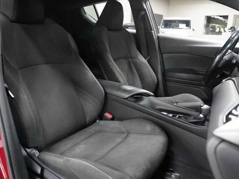 Used 2018 Toyota C-HR XLE FWD image 32