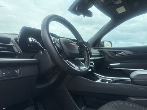 Used 2025 Chevrolet Traverse LT image 38