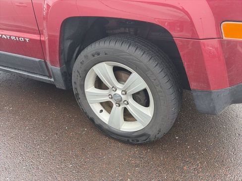 Used 2017 Jeep Patriot Latitude image 2