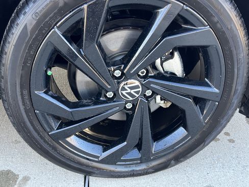 Certified 2025 Volkswagen Jetta SE image 10