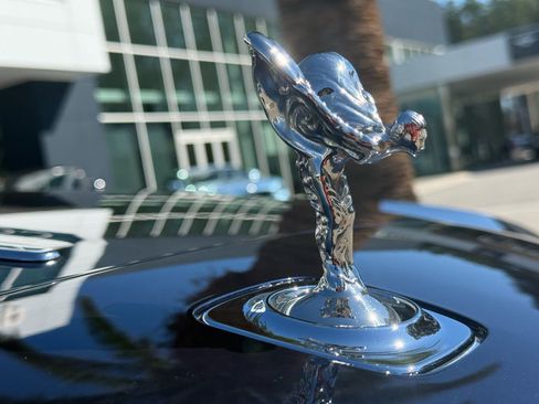 Used 2018 Rolls-Royce Dawn image 18