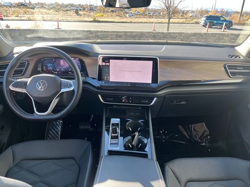 Certified 2025 Volkswagen Atlas SE image 24