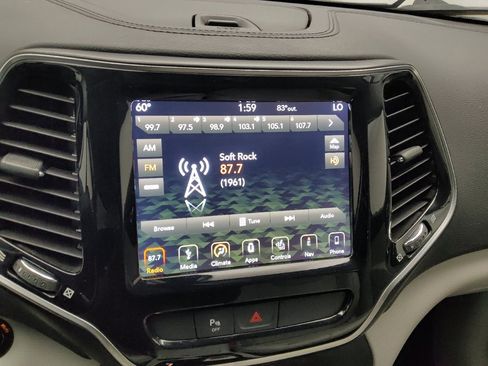 Used 2019 Jeep Cherokee Limited AWD/4WD image 25