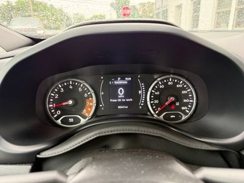 Used 2023 Jeep Renegade Latitude AWD/4WD image 20