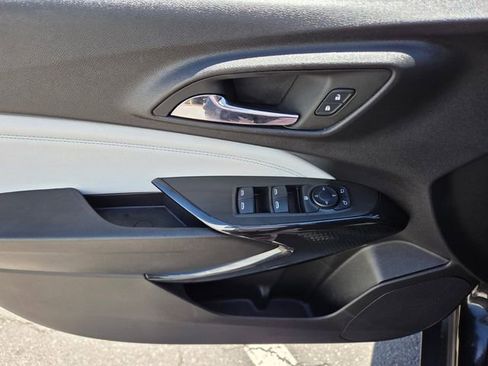 Certified 2025 Chevrolet Trax LT w/ LT Convenience Package FWD image 17