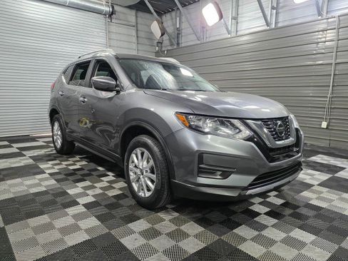Used 2019 Nissan Rogue SV image 4