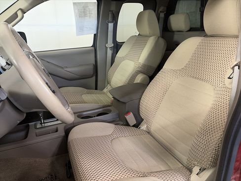 Used 2014 Nissan Frontier SV w/ SV Value Truck Package image 14