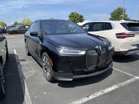 Used 2024 BMW iX xDrive50 w/ Convenience Package AWD/4WD image 2
