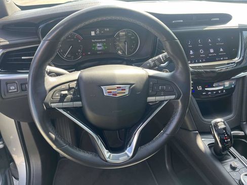 Used 2025 Cadillac XT6 Premium Luxury FWD image 18