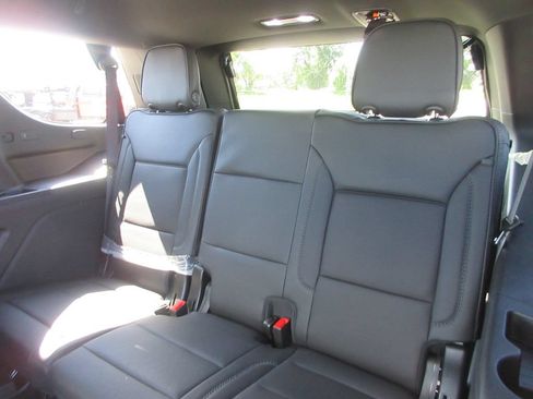 New 2026 GMC Yukon Denali w/ Denali Reserve Package AWD/4WD image 13