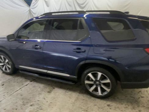 Used 2025 Honda Pilot Touring image 6