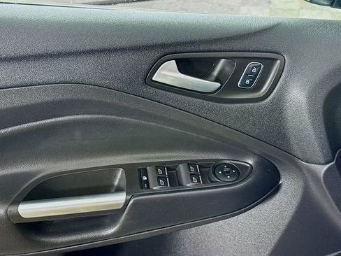 Used 2018 Ford C-MAX Titanium w/ Equipment Group 301A image 18