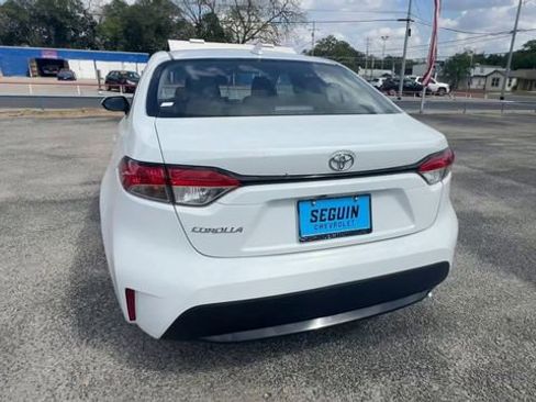 Used 2025 Toyota Corolla LE FWD image 7