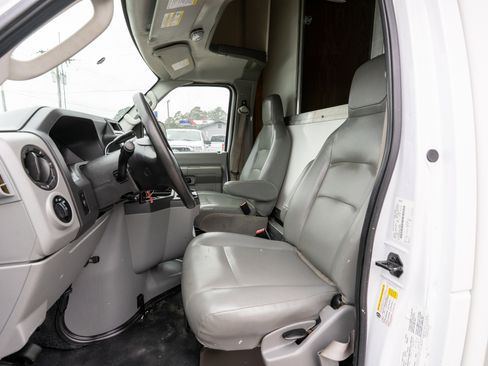 Used 2019 Ford E-450 and Econoline 450 Super Duty w/ Power Windows & Locks Group image 14