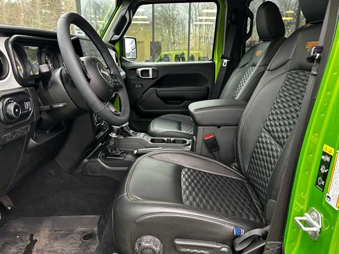 Used 2025 Jeep Wrangler Sport S image 18