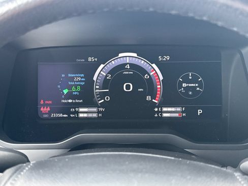Used 2025 Toyota Tundra Limited AWD/4WD image 18