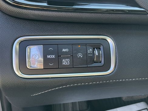 Used 2025 Buick Enclave Sport Touring w/ Power Package image 17