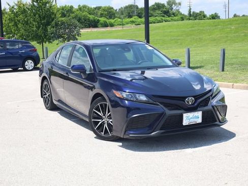 Used 2021 Toyota Camry SE w/ Cold Weather Package AWD/4WD image 2