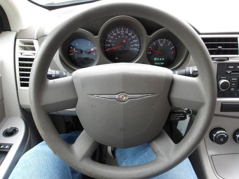 Used 2010 Chrysler Sebring Touring FWD image 14
