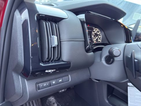 New 2026 Nissan Pathfinder SV image 14