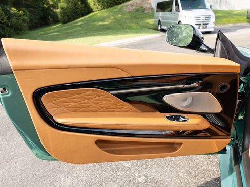 Used 2025 Aston Martin DB12 Convertible RWD image 17
