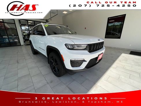 Used 2023 Jeep Grand Cherokee Limited w/ Black Appearance Package AWD/4WD image 8