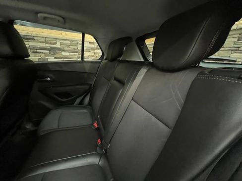 Used 2020 Chevrolet Trax LT w/ LT Convenience Package AWD/4WD image 30