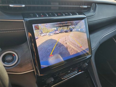 Used 2021 Jeep Grand Cherokee L Limited image 24