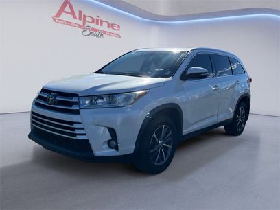 Used 2019 Toyota Highlander SE