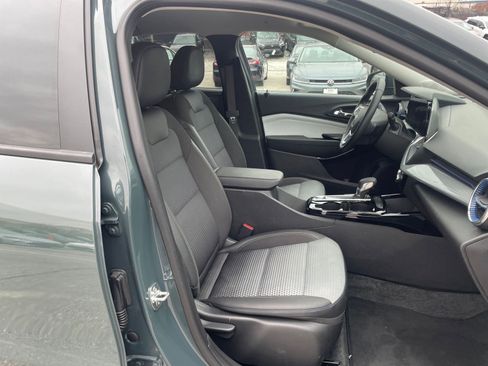 Used 2025 Chevrolet Trax LT w/ LT Convenience Package image 34