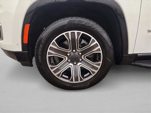 Used 2024 Jeep Wagoneer Series II w/ Flexible Seating Group RWD image 25