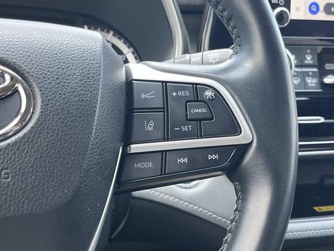 Used 2023 Toyota Highlander XLE AWD/4WD image 34