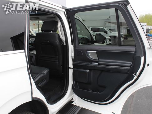 Used 2025 Ford Expedition Platinum w/ Driver's Package AWD/4WD image 27