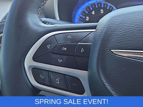 Used 2023 Chrysler Pacifica Touring-L image 17