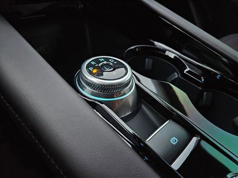 New 2026 Ford Explorer Platinum image 13