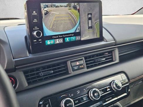 Used 2025 Honda Pilot TrailSport image 9
