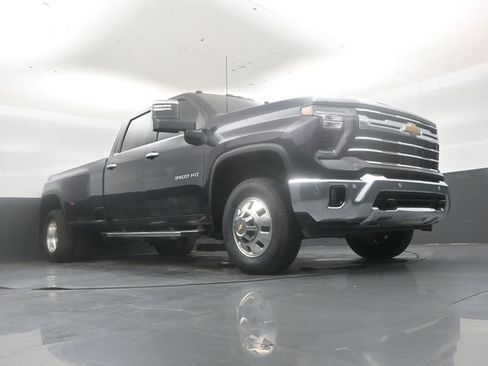 Used 2024 Chevrolet Silverado 3500 LTZ w/ LTZ Plus Package AWD/4WD image 38