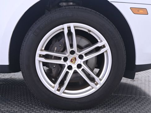 Certified 2023 Porsche Macan AWD/4WD image 14