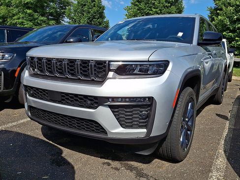 New 2026 Jeep Grand Cherokee L Limited AWD/4WD image 1