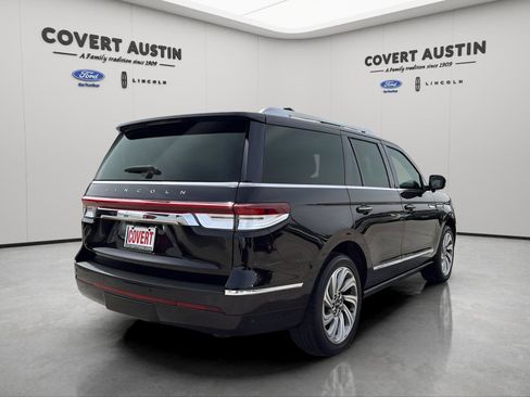 Used 2022 Lincoln Navigator Reserve image 5