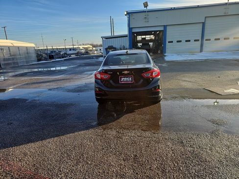 Used 2017 Chevrolet Cruze LT w/ Convenience Package image 4