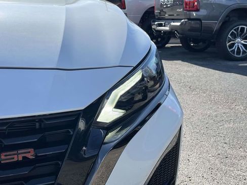 Used 2023 Nissan Altima 2.5 SR w/ SR Premium Package image 9