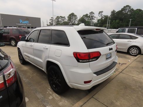 Used 2019 Jeep Grand Cherokee Altitude RWD image 14