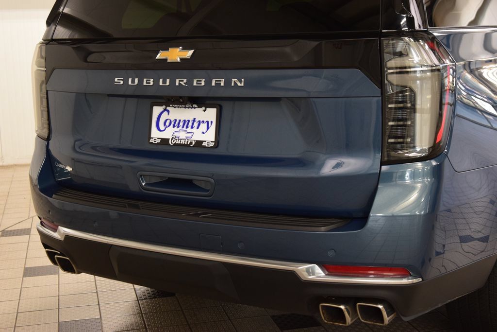 Used 2025 Chevrolet Suburban High Country AWD/4WD image 22