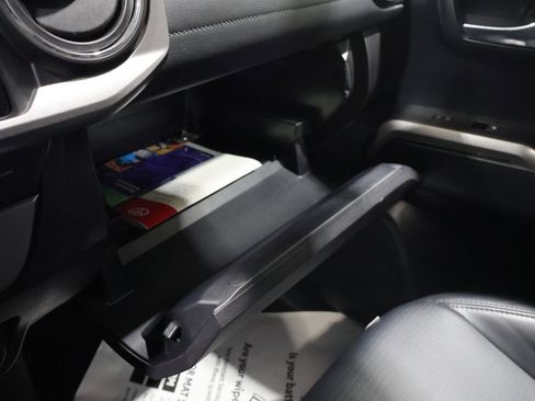 Used 2019 Toyota Tacoma Limited AWD/4WD image 34