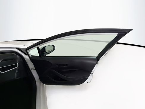 Used 2025 Toyota Corolla LE FWD image 31